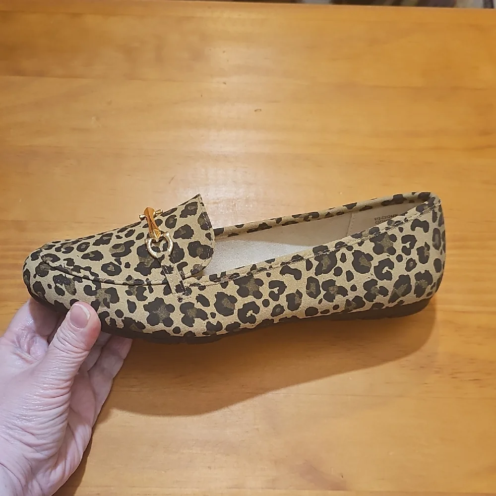 Cliffs by White Mountain  Glowing Leopard Print Horse Bit Loafer Size 9 Wide
